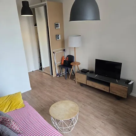 Appartement Emplacement Rare Elegant Avec Balcon Sur Le Canal Royal *