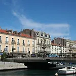 Emplacement Rare Elegant Avec Balcon Sur Le Canal Royal Апартаменты