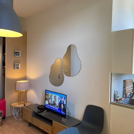 Emplacement Rare Elegant Avec Balcon Sur Le Canal Royal Сет