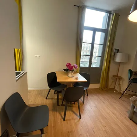 Emplacement Rare Elegant Avec Balcon Sur Le Canal Royal *