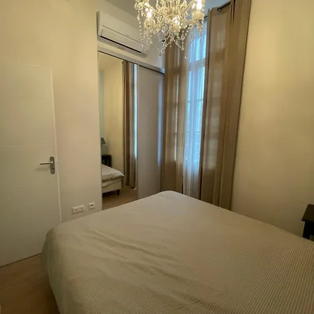 Emplacement Rare Elegant Avec Balcon Sur Le Canal Royal Sete