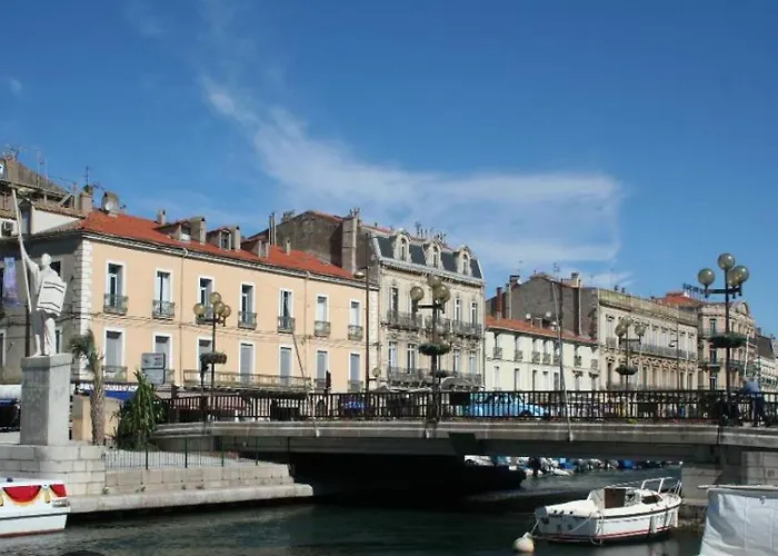 Emplacement Rare Elegant Avec Balcon Sur Le Canal Royal Appartamento